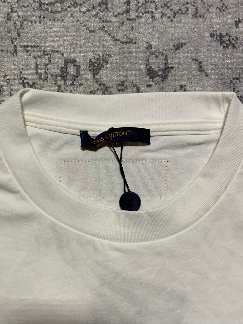 Louis Vuitton Smiley Face T-Shirt Men’s Size L - Picture 5 of 7